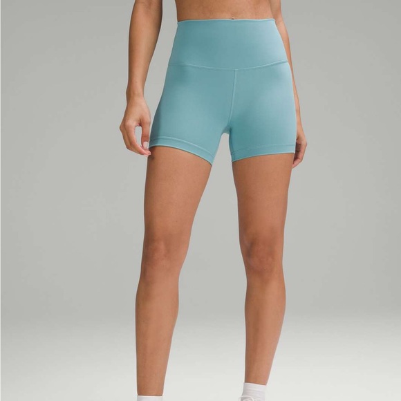 Lululemon Wunder Train shorts with pockets 6" inseam, size 6 Tidal Teal - Picture 1 of 6